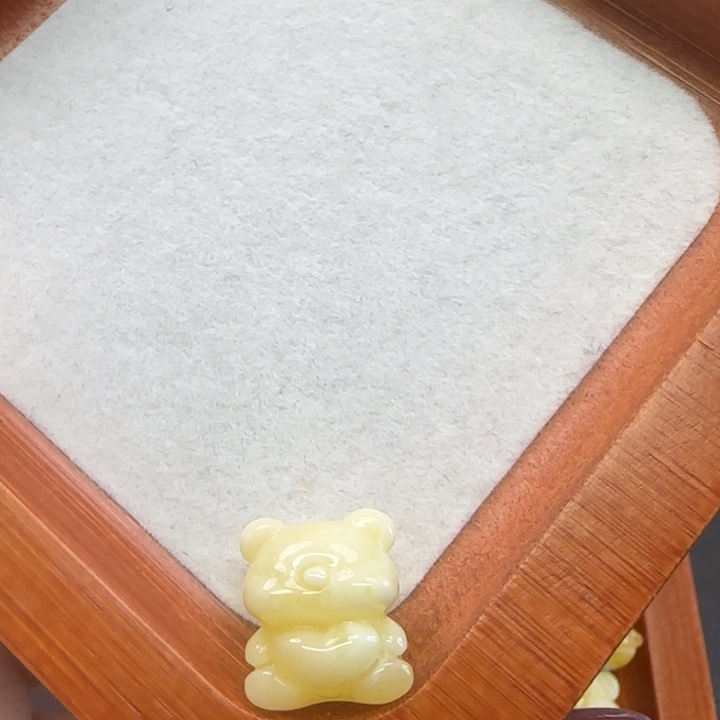 琥珀珠宝奇石未镶嵌不****?