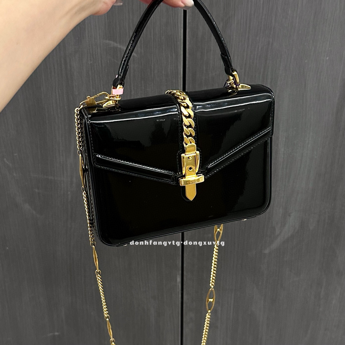 95新 GUCCI/古驰 gucci 黑金漆皮公文斜挎包