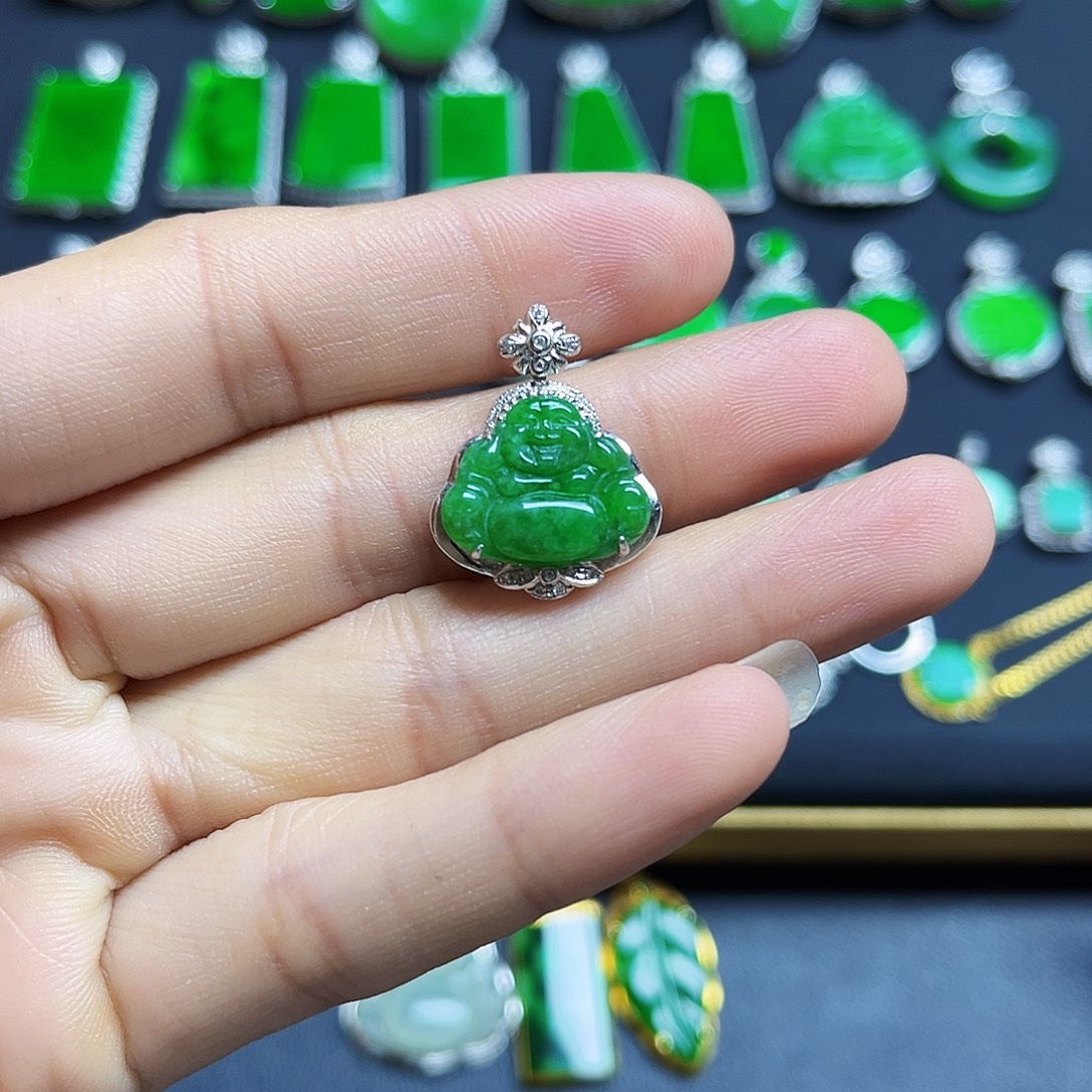 翡翠18K金镶嵌颈饰