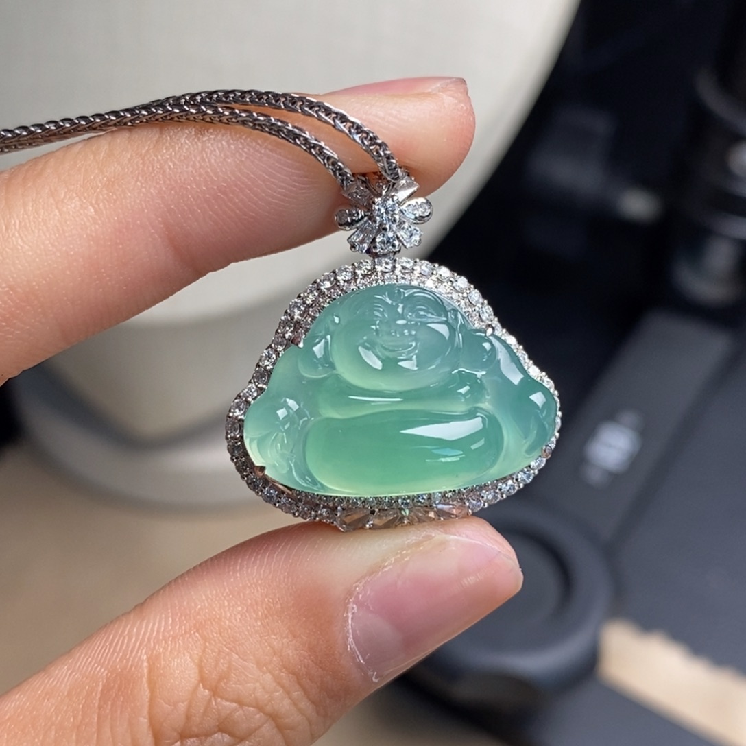 翡翠18K金镶嵌颈饰高冰甜绿开脸甜美厚装起光冰透细腻佛公
