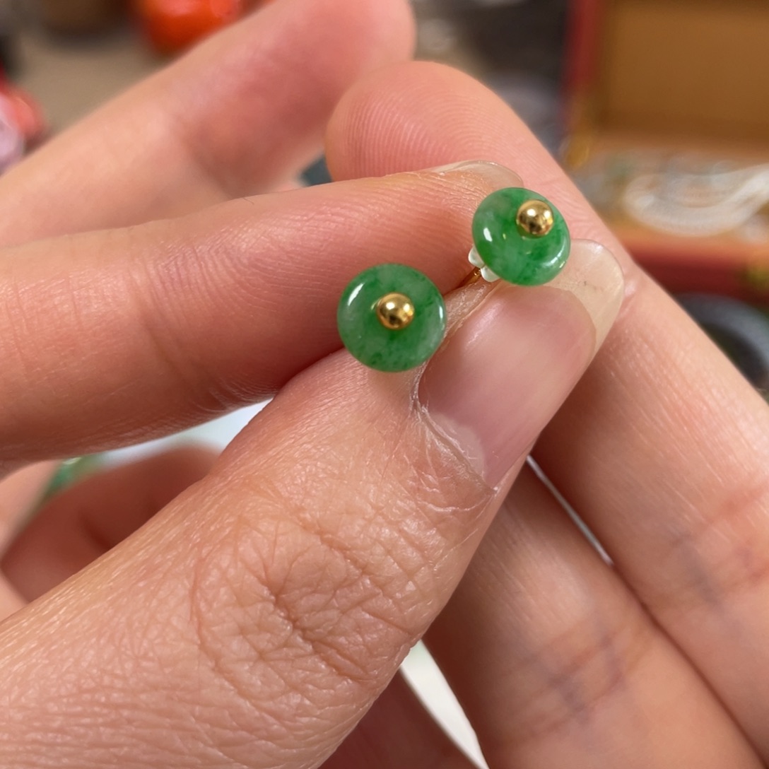 翡翠银S925镶嵌耳饰辣绿耳钉