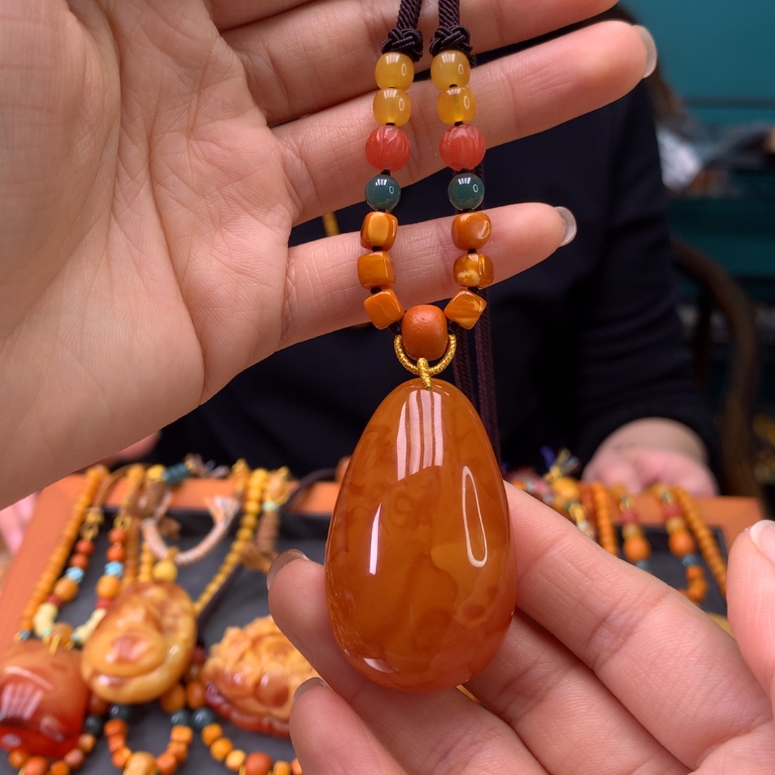 蜜蜡未镶嵌颈饰水滴