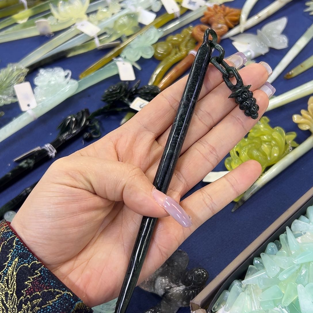 蛇纹石玉未镶嵌葡萄