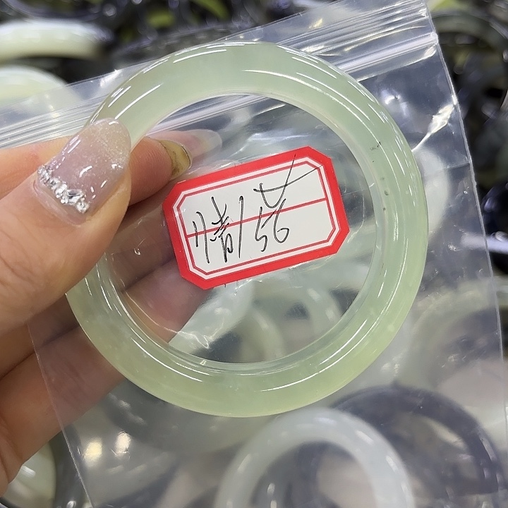 小***情蛇纹石玉未镶嵌手镯