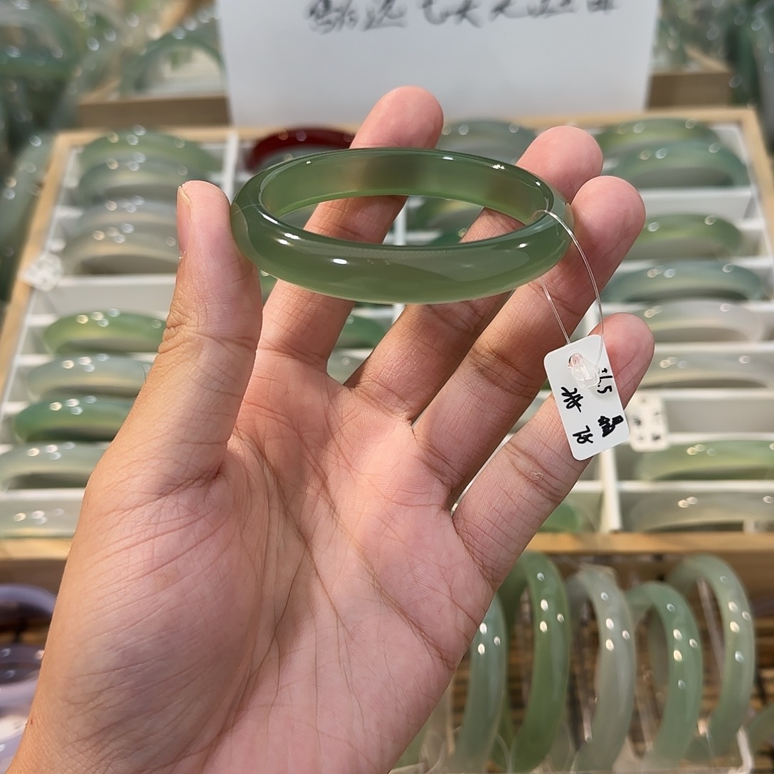 玛瑙/玉髓未镶嵌手镯圈口56.5