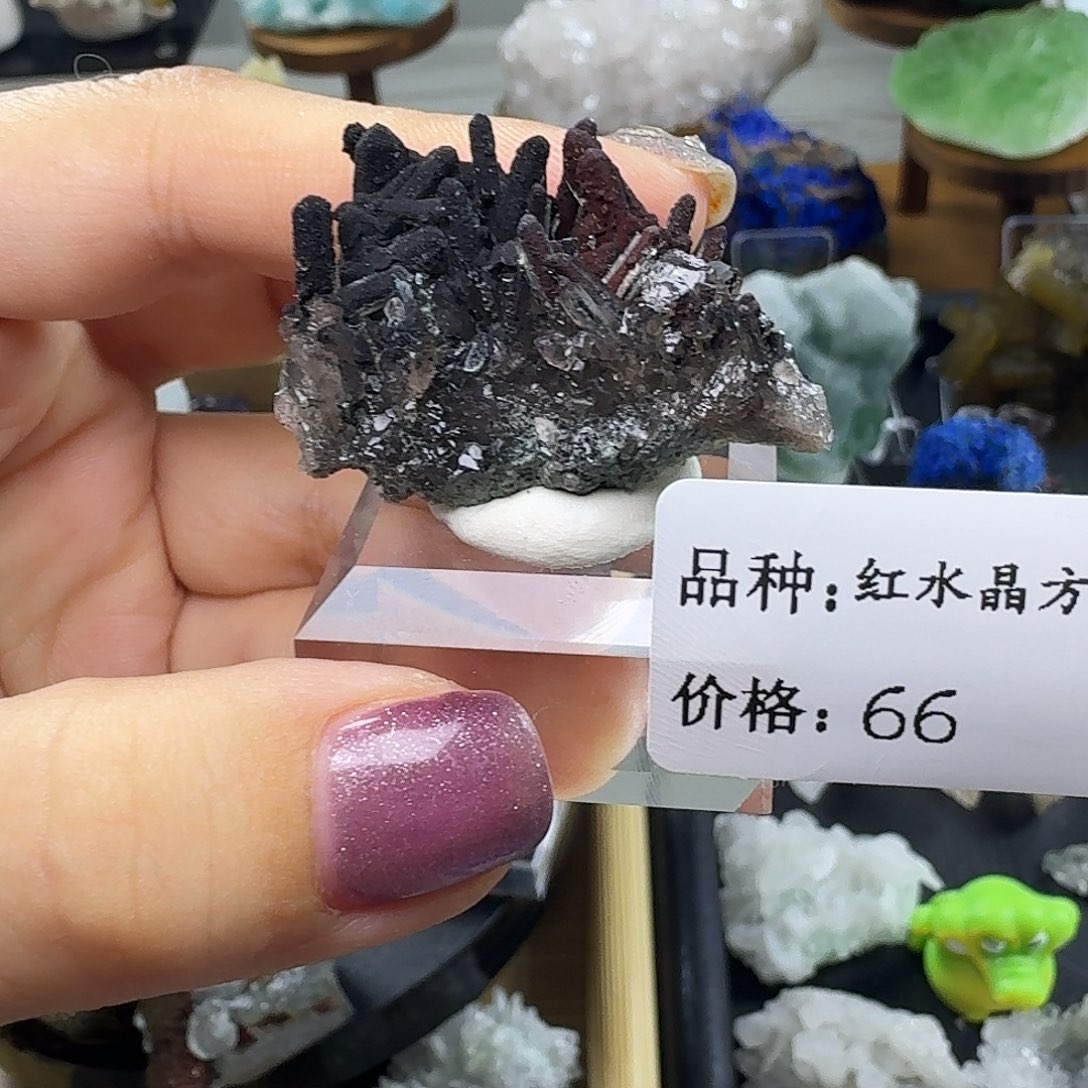 石材红水晶硫铁摆件