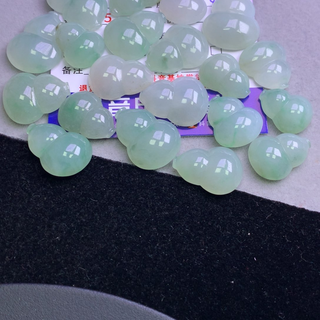 颈饰未镶嵌翡翠娜