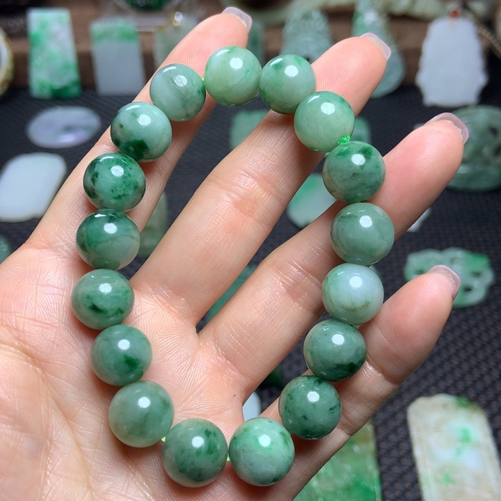 翡翠挂件未镶嵌……