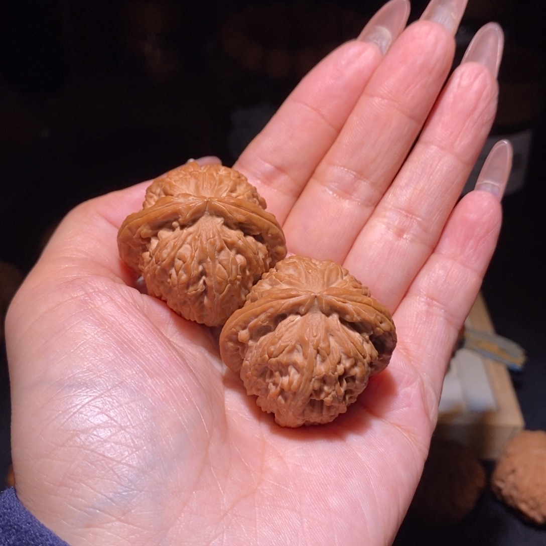 文玩核桃吊坠白狮子38+