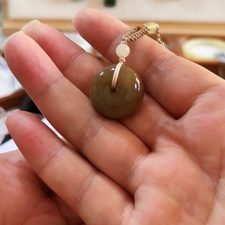 泽***铺和田玉未镶嵌颈饰