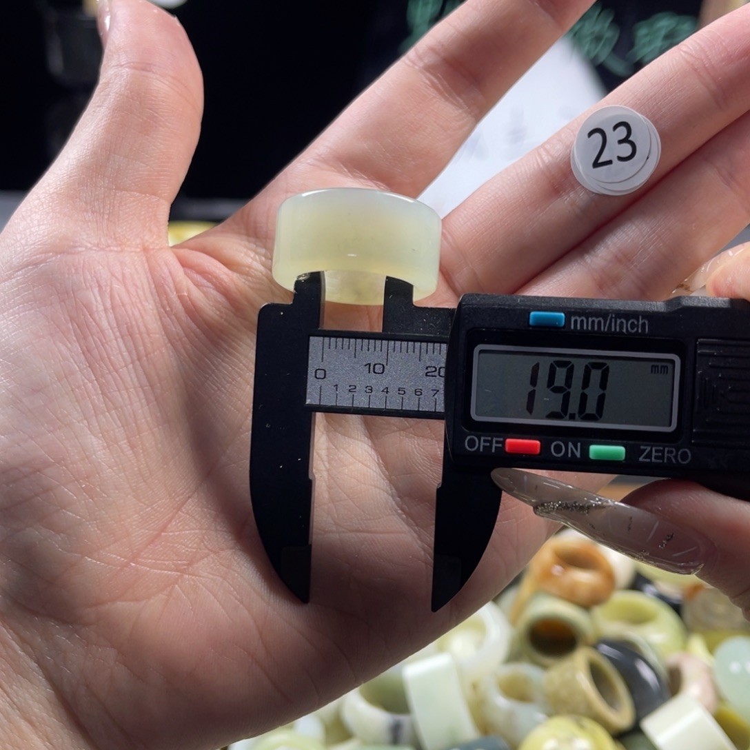 蛇纹石玉未镶嵌戒指