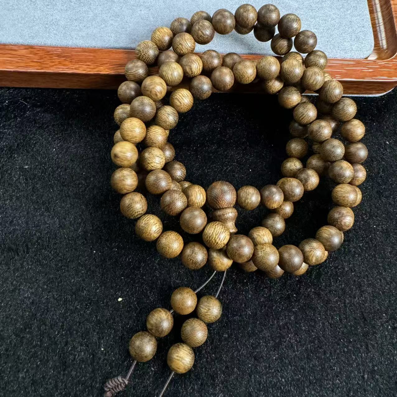 【福瑞文玩】香港大屿山虎斑沉香木作手串10*108-Z416