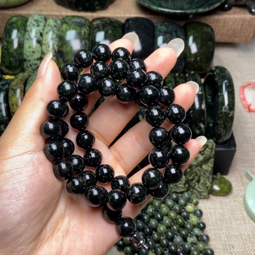 @****蛇纹石玉未镶嵌颈饰