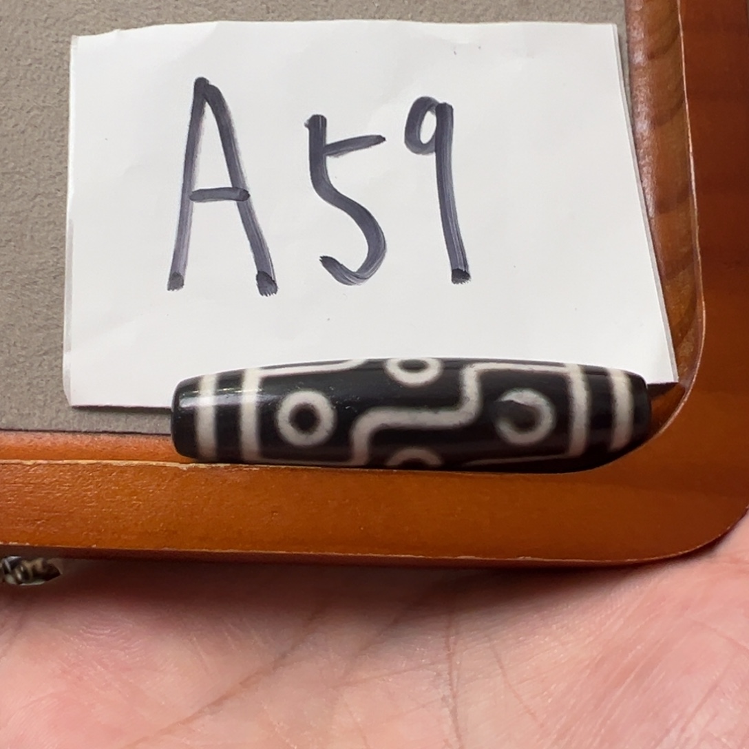 玛瑙/玉髓未镶嵌1微瑕带石纹特价处理品