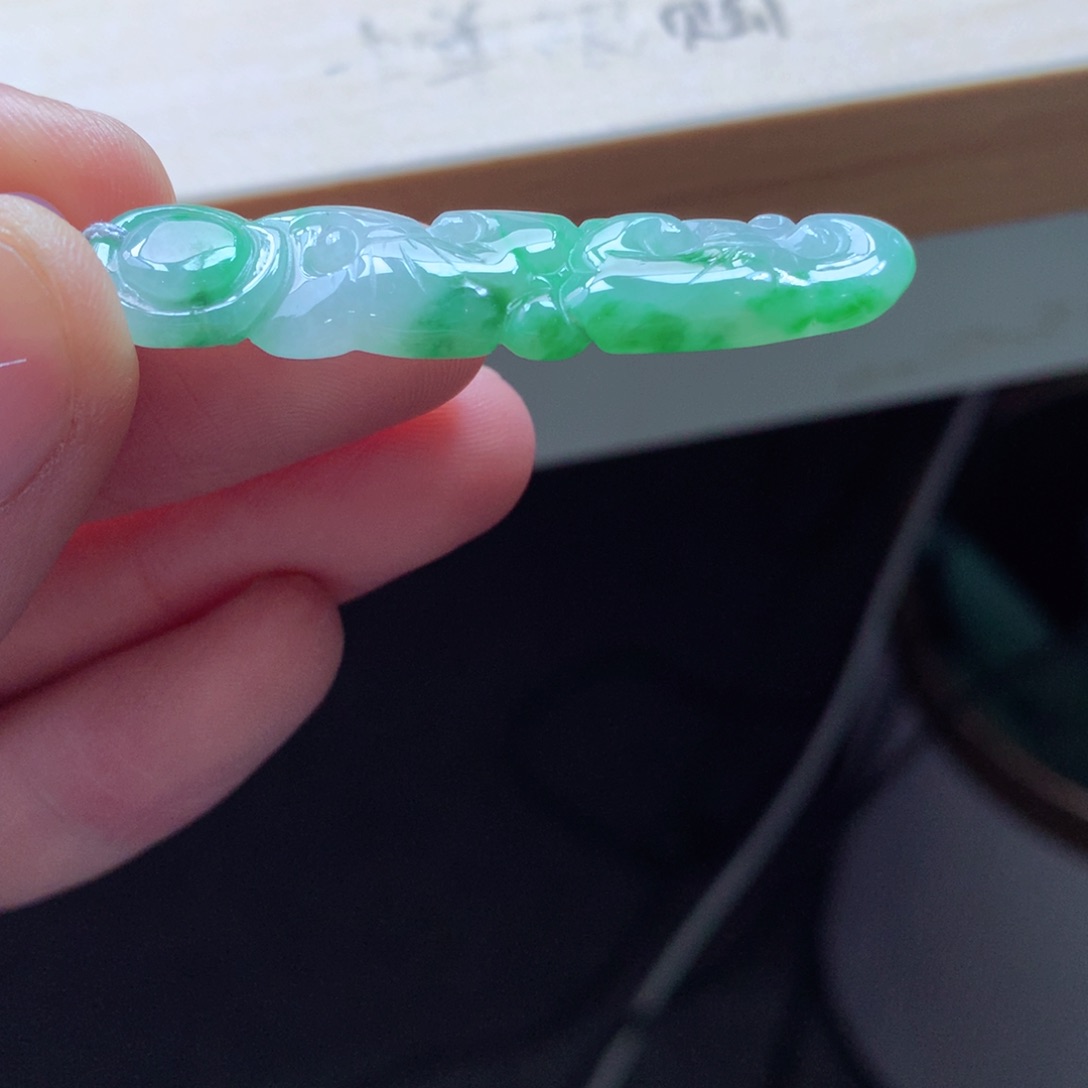 翡翠颈饰未镶嵌吊坠