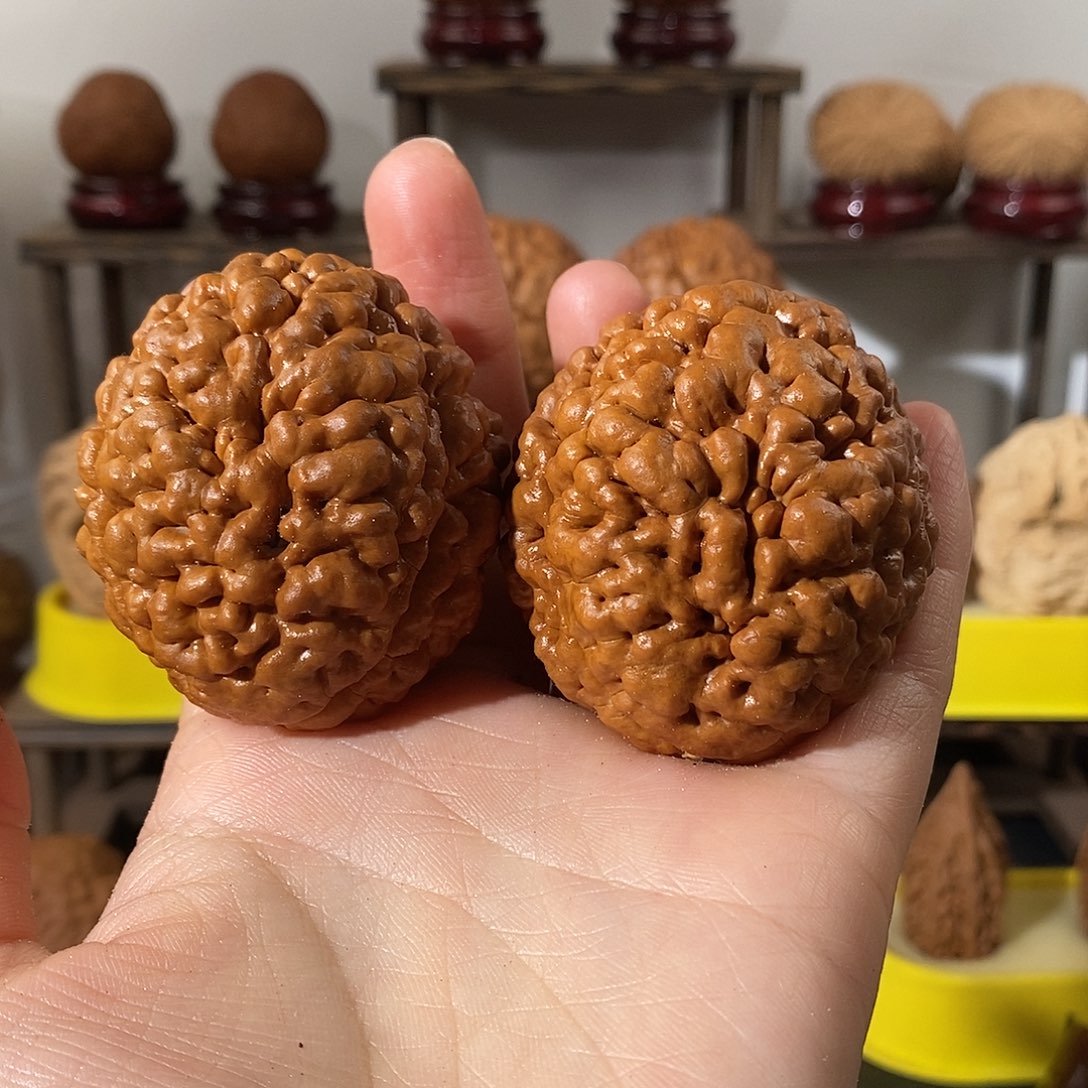 吊坠文玩核桃三瓣脑纹金刚爆肉4754