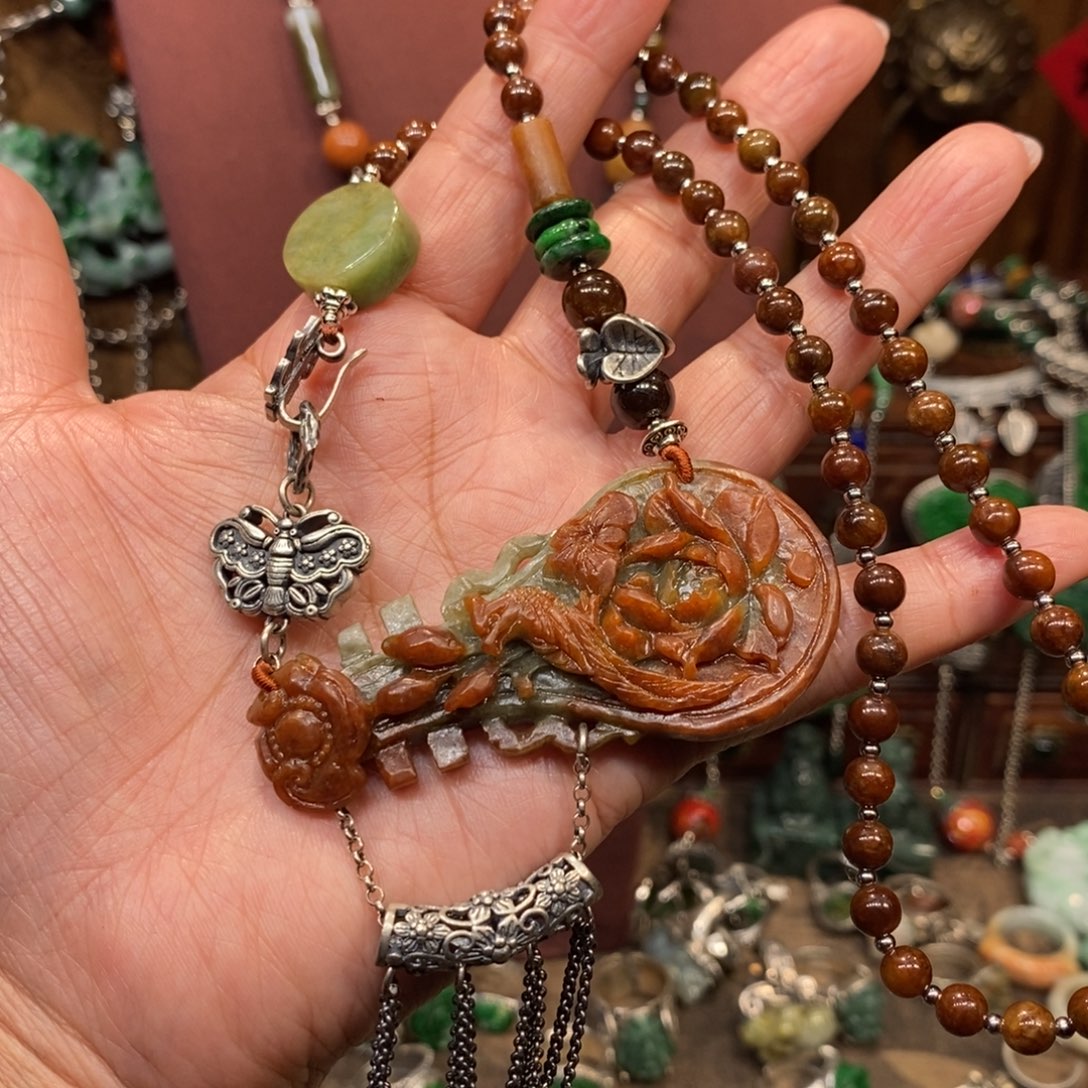 翡翠吊坠(赠链)未镶嵌