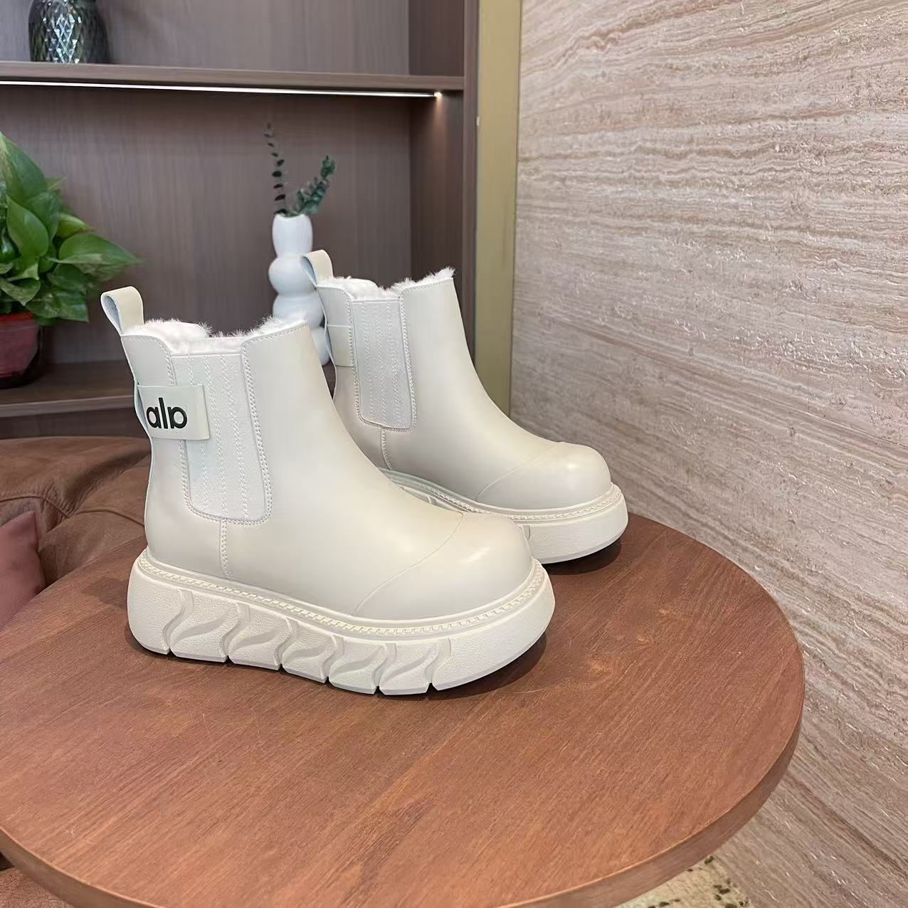 【与然良品】558-021爆款百搭时尚钢琴{兔毛}短靴