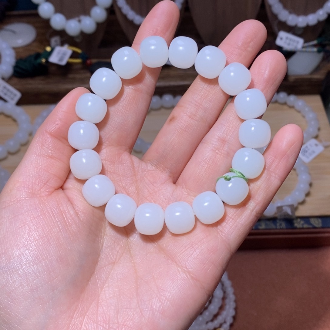 和田玉手串未镶嵌会***?12