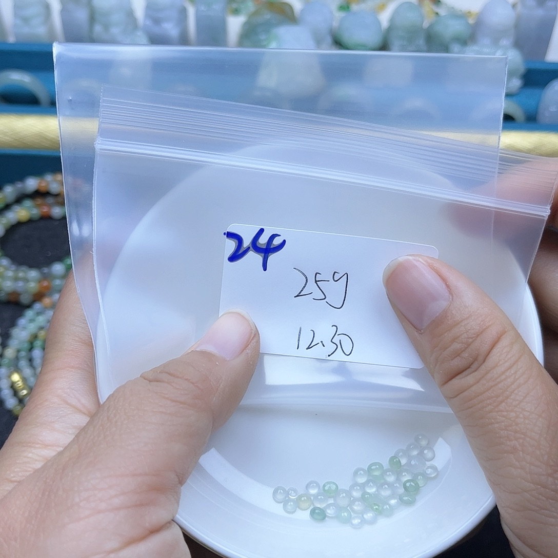 翡翠未镶嵌颈饰不退