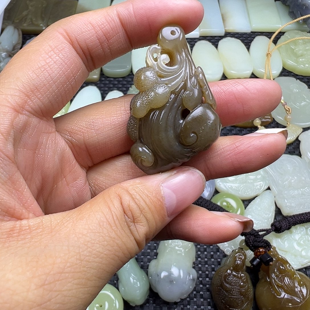 和田玉未镶嵌颈饰卡45