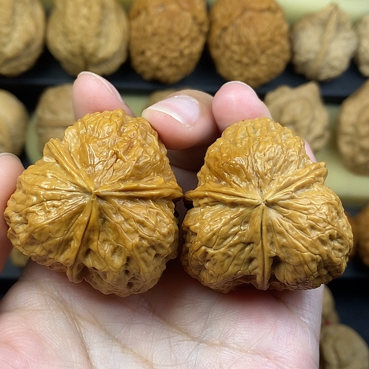 文玩核桃吊坠水晶三棱42