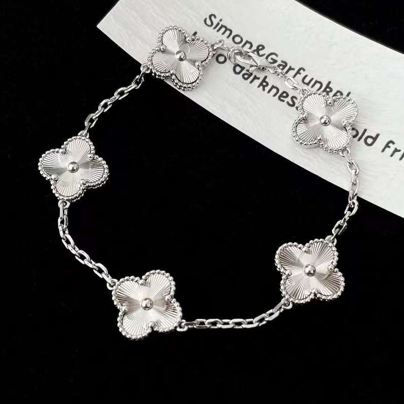 【CHERISH】18k  k白镭射四叶草五花手链