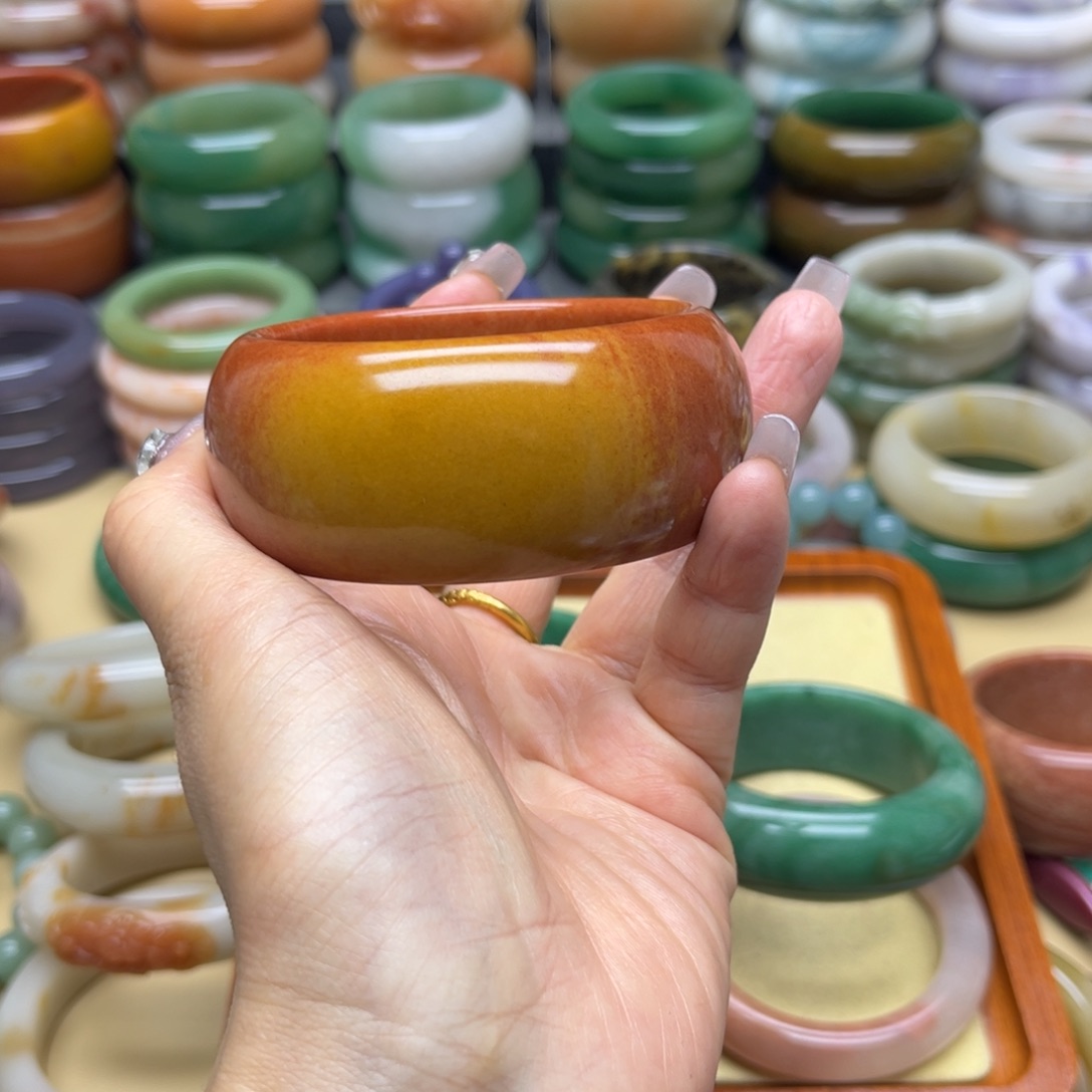 石英质玉手镯未镶嵌无*