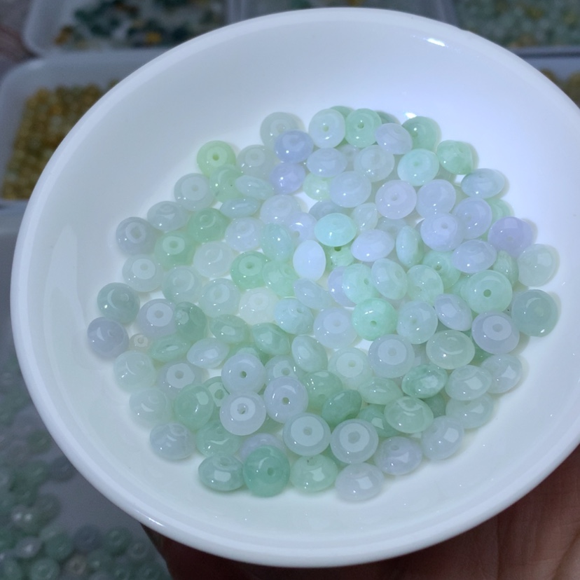 【闪购商品】翡翠手链未镶嵌卡3.6乘7.6冰果绿算盘珠20颗