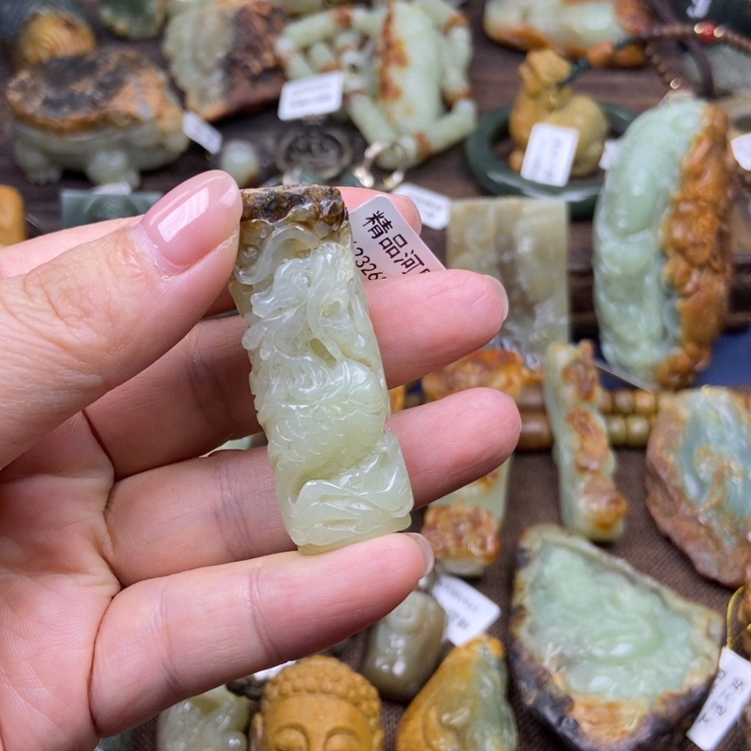 未镶嵌岫岩河磨玉（透闪石质玉）珠宝奇石