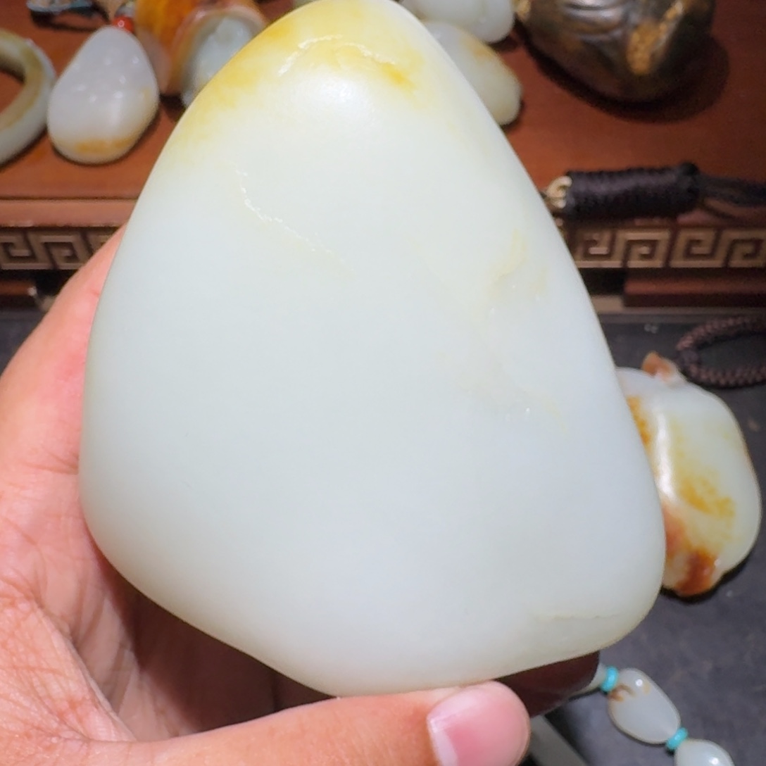 颈饰未镶嵌和田玉（子料）