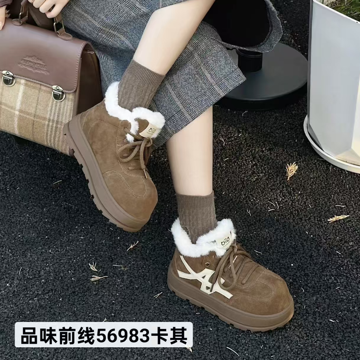 23051女冬季厚绒休闲棉鞋韩版卡皮巴拉大圆头高帮系带厚底雪地靴