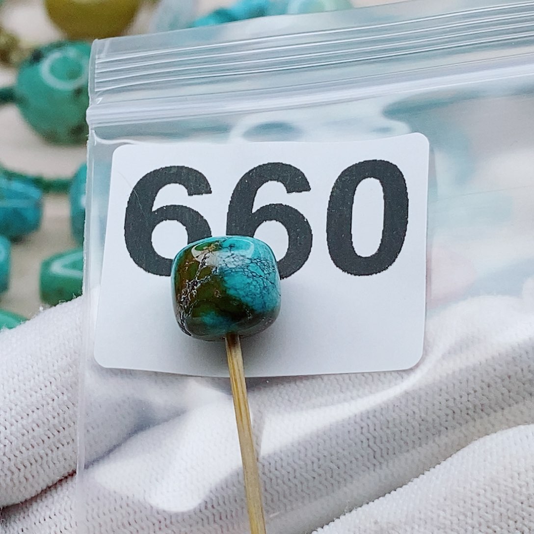 绿松石未镶嵌颈饰