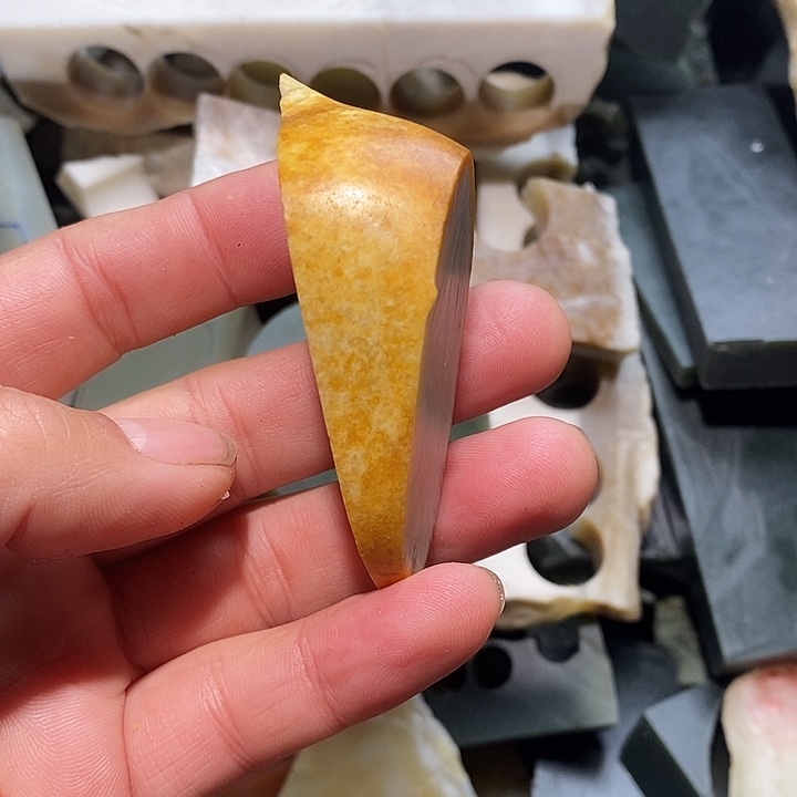 和田玉未镶嵌珠宝半成品