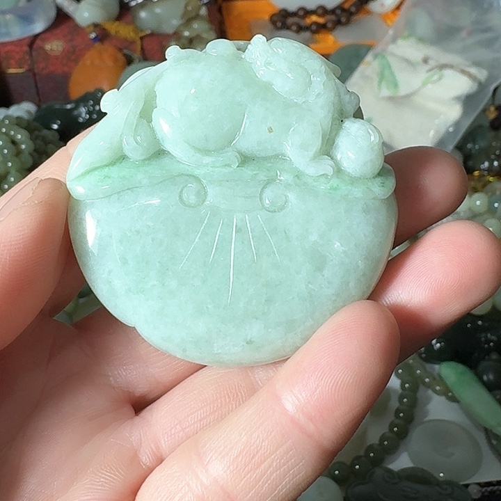 翡翠颈饰未镶嵌留***痕天然翡翠吊坠