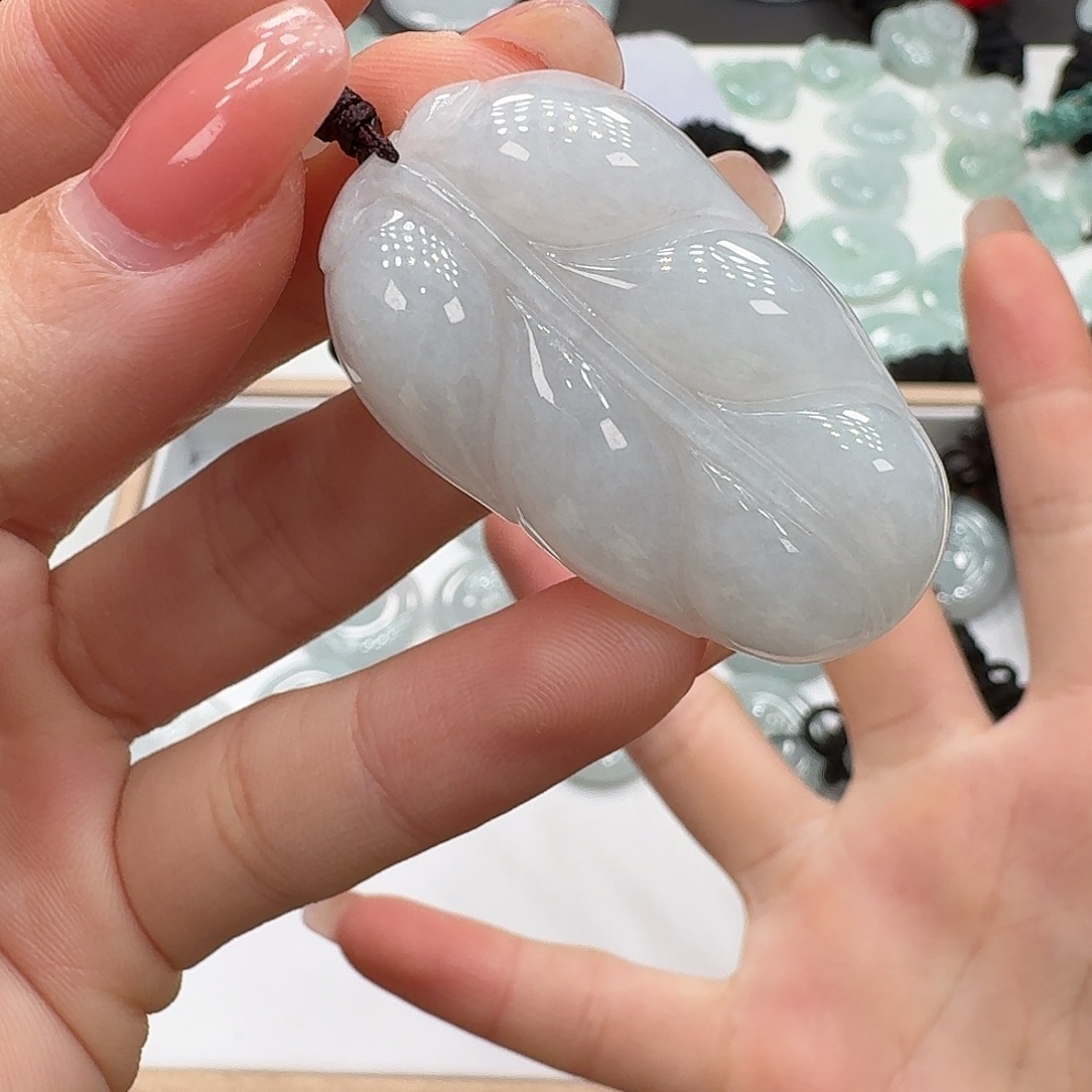 翡翠未镶嵌颈饰多样性发其一叶子