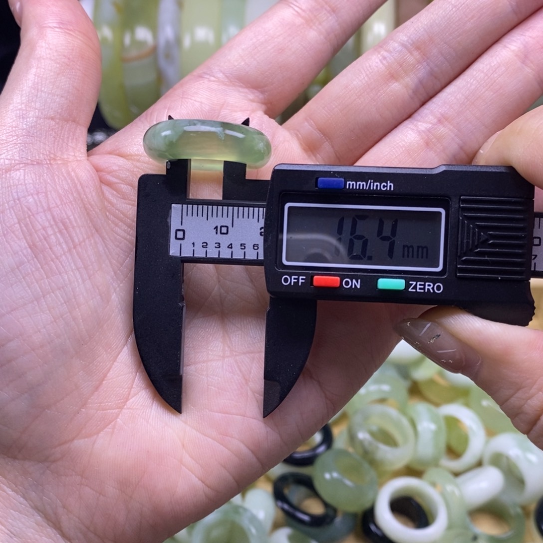 蛇纹石玉未镶嵌戒指