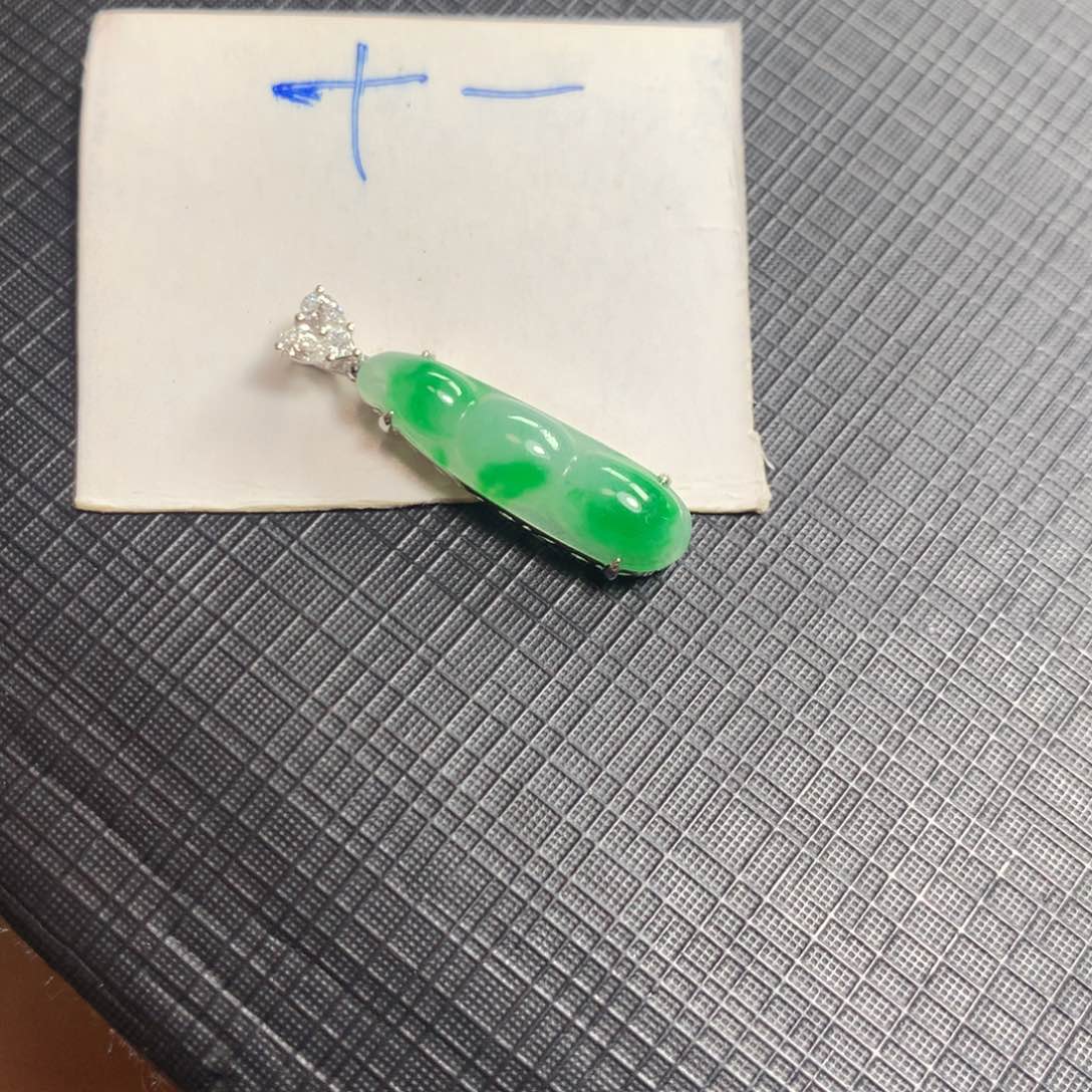 翡翠18K金镶嵌颈饰翡翠