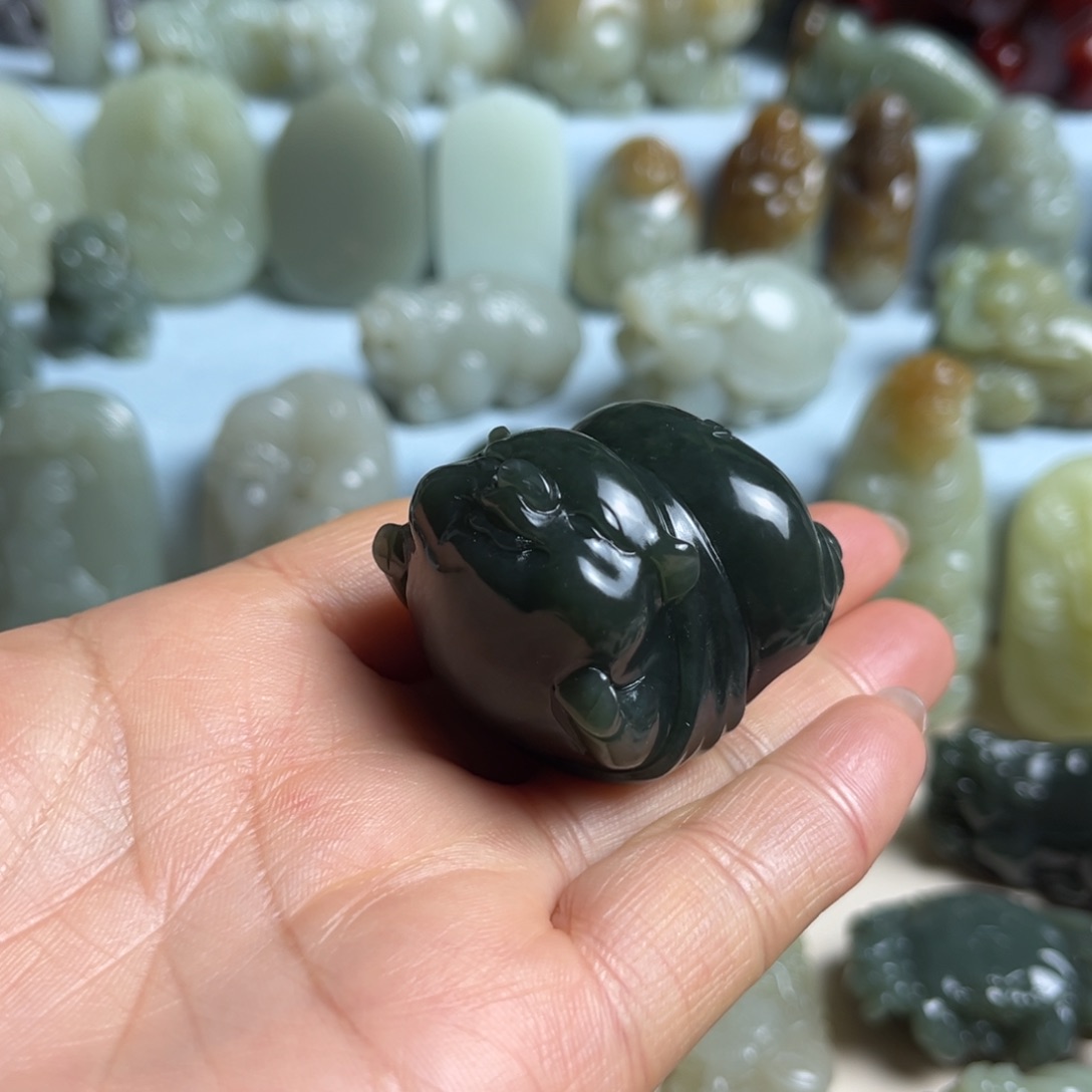 做****和田玉未镶嵌把件