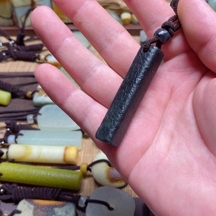 蛇纹石玉挂件未镶嵌