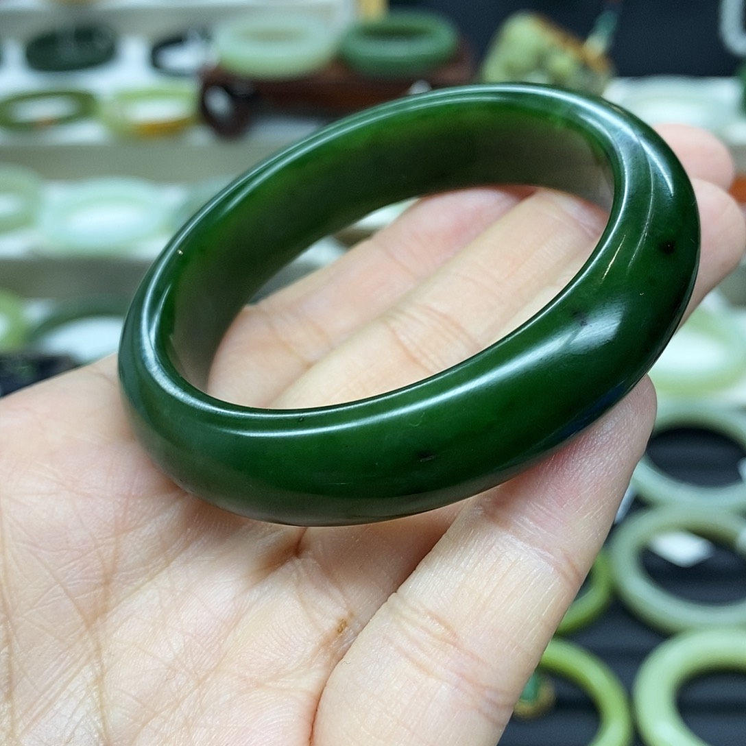 和田玉（碧玉）未镶嵌手镯