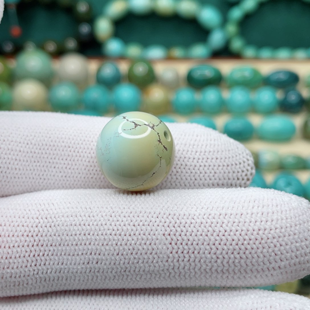 绿松石未镶嵌颈饰