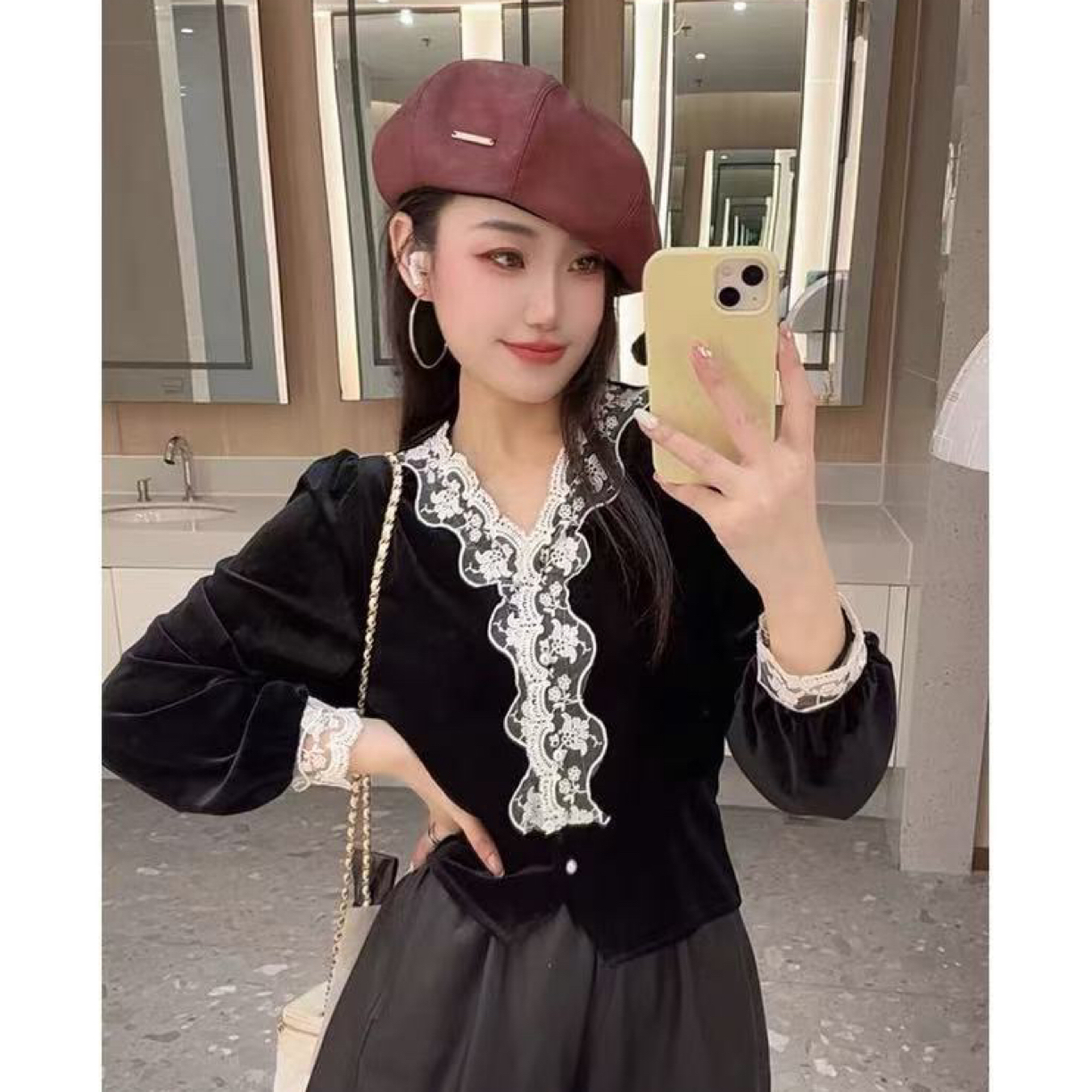 金丝绒蕾丝拼接早秋上衣