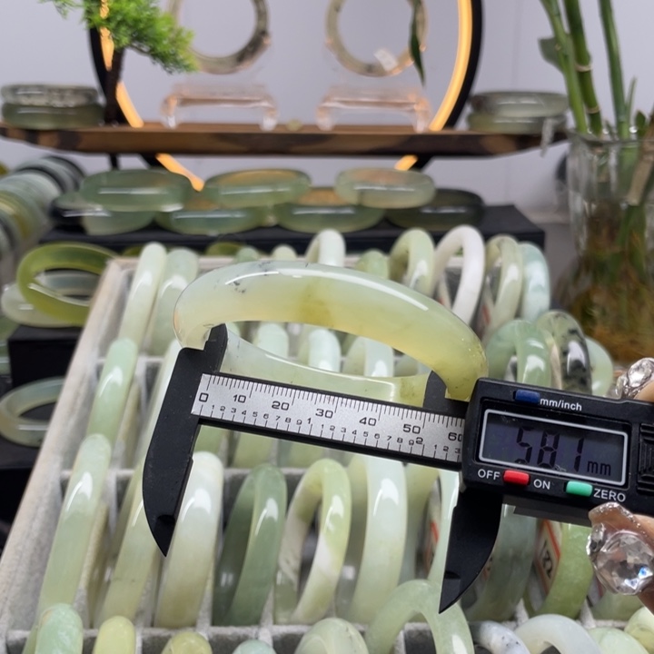 蛇纹石玉未镶嵌手镯173