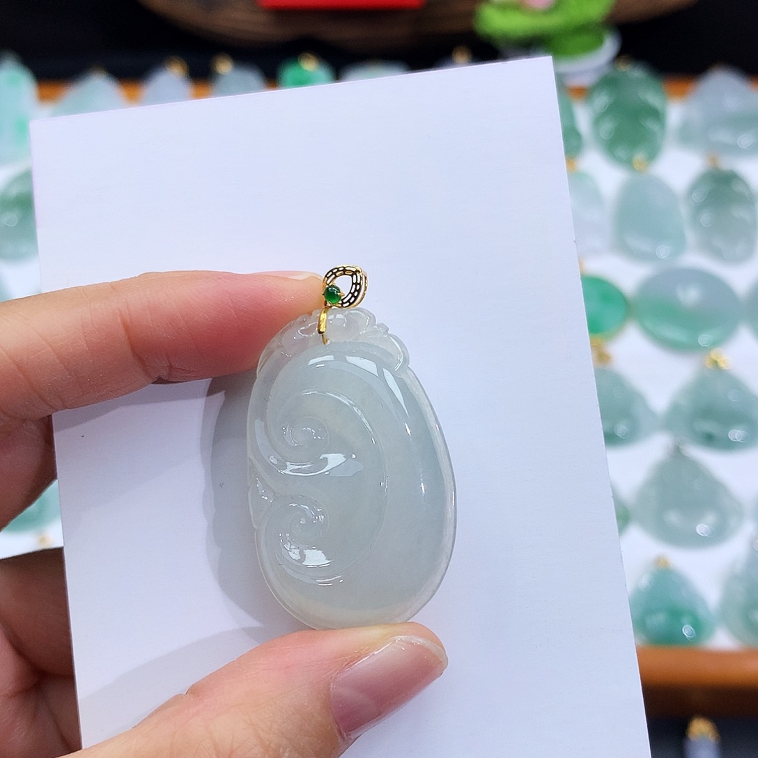 翡翠18K金镶嵌颈饰翡翠吊坠