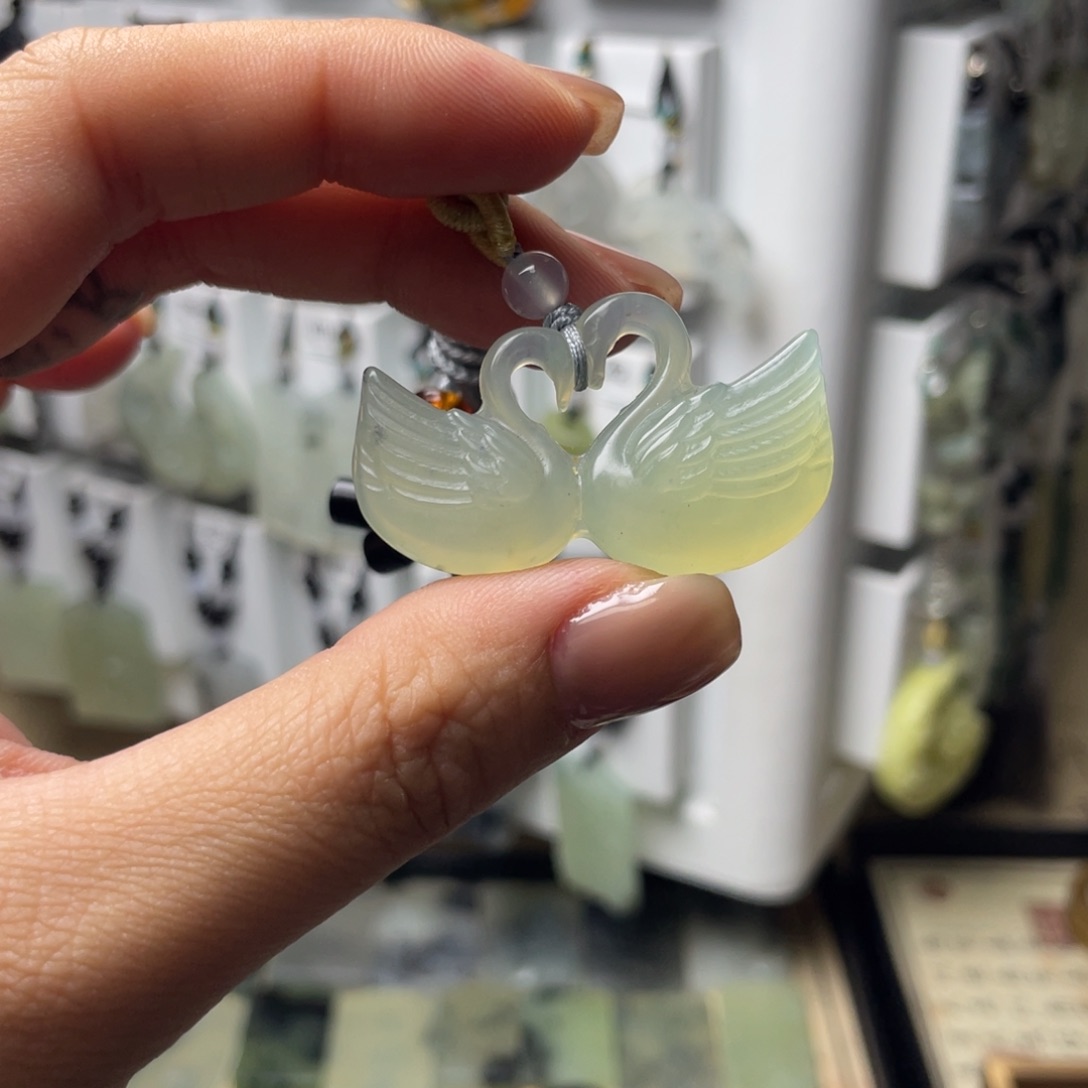 岫玉颈饰未镶嵌天鹅