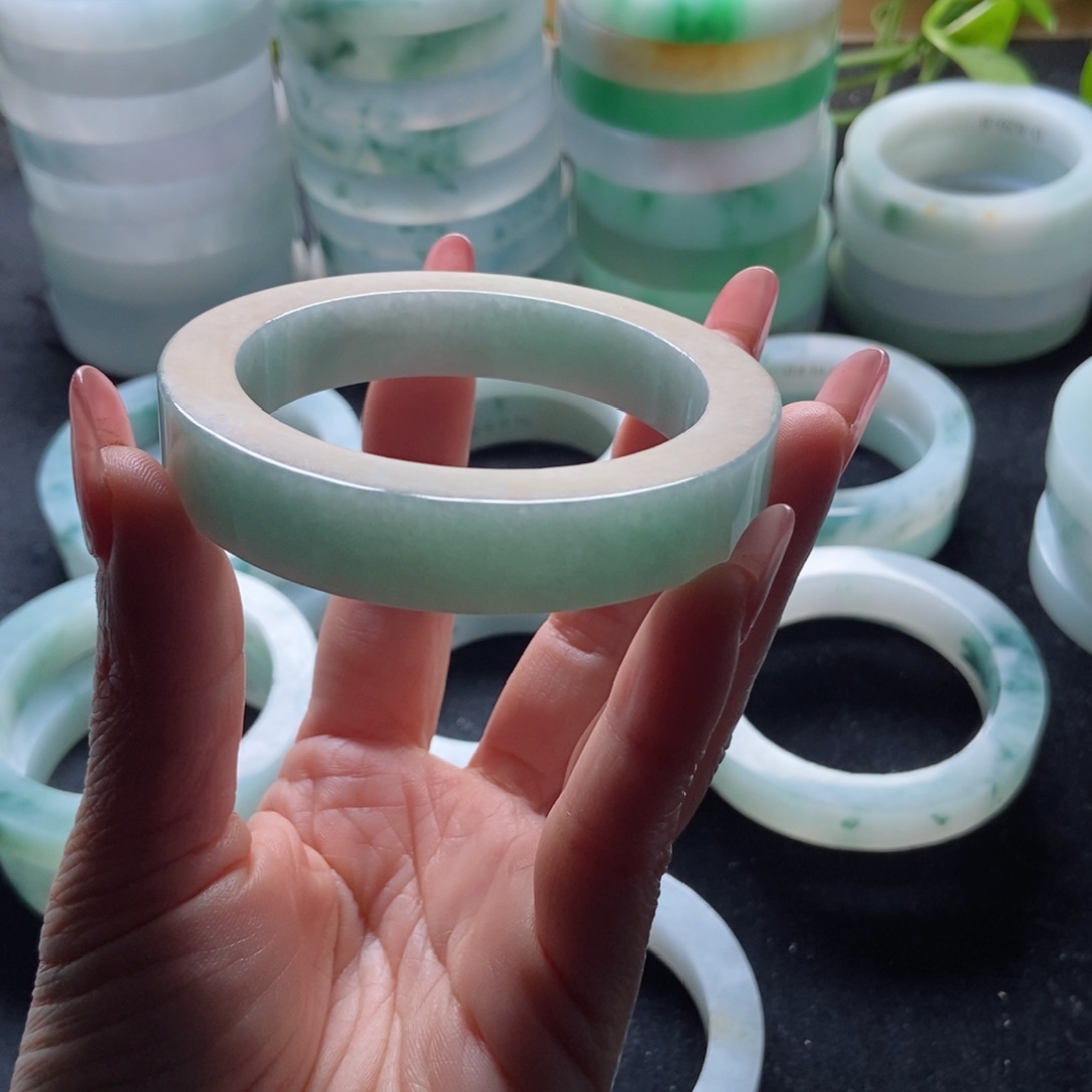 未镶嵌手镯定制翡翠黑*瑰