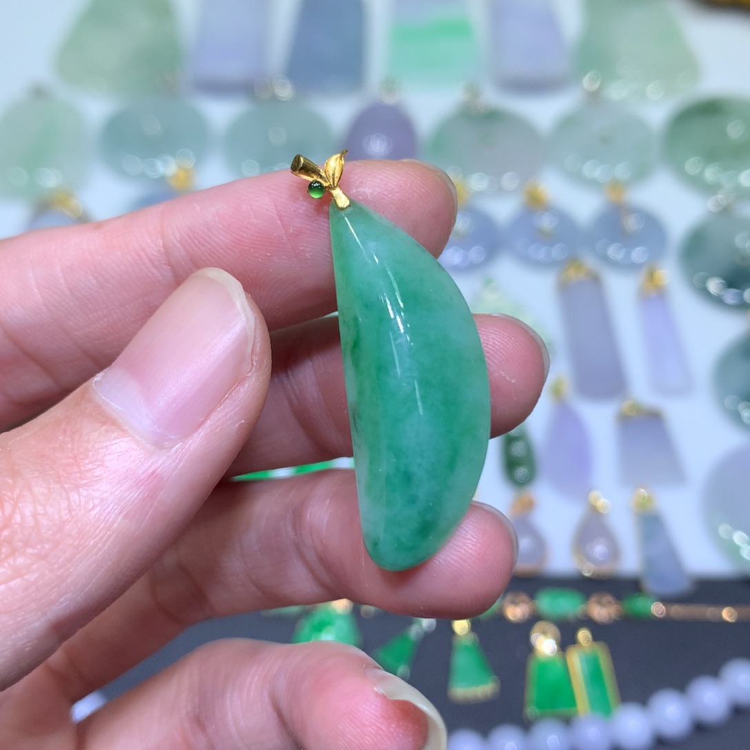 翡翠吊坠(不含链)18K金镶嵌