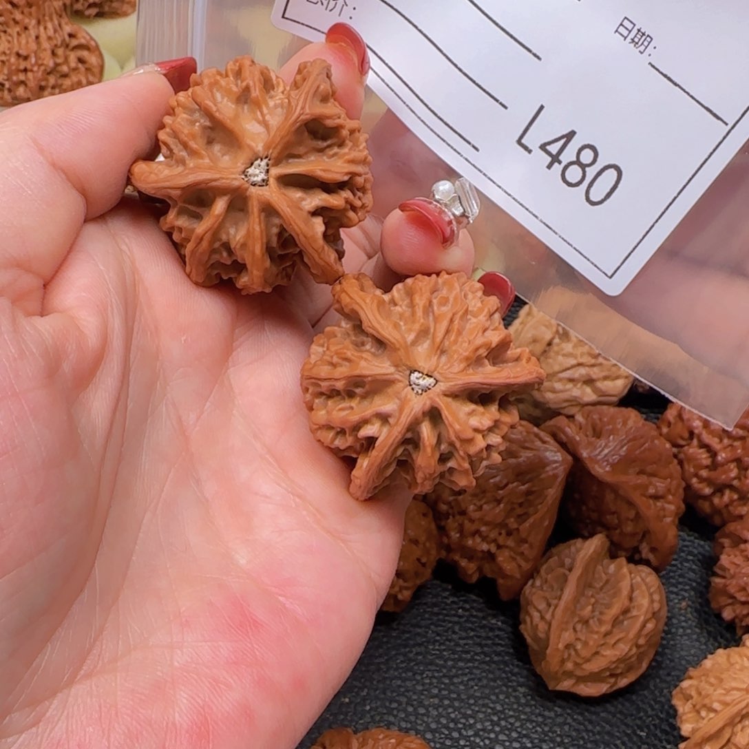 猴头核桃把件⭐️****40老树红皮三棱