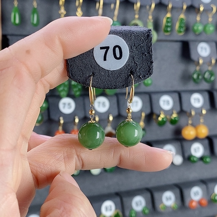 和田玉耳饰18K金镶嵌小*典